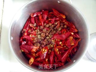 增香添味必不可少的---果仁版油泼辣子的做法步骤:4
