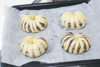 【经典花式豆沙面包】——有馅的面包你忍心抗拒吗?的做法步骤:9