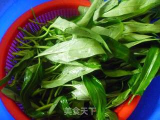 清炒空心菜的做法步骤：1