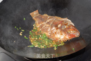 【鲁菜】干烧福寿鱼的做法步骤:5