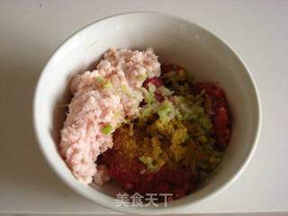【鲁菜】----汆牛肉丸子的做法步骤：4