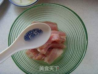 【鲁菜】:糖醋里脊的做法步骤:2