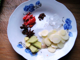 【鲁菜】香而不腻,吃而不厌——啤酒香菇鸡翅的做法步骤:3