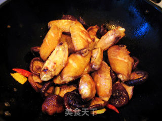 【鲁菜】香而不腻,吃而不厌——啤酒香菇鸡翅的做法步骤:11