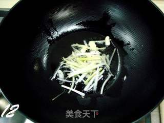 经典鲁菜“炸烹虾段”的做法步骤：12