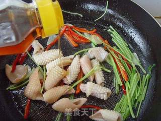 【鲁菜】:芫爆鱿鱼卷的做法步骤:8