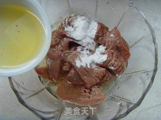 【鲁菜】:爆炒腰花的做法步骤:4