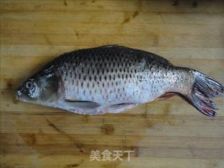 【鲁菜】糖醋鲤鱼的做法步骤：1