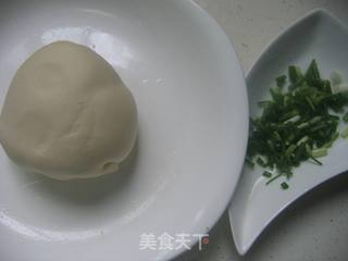 【鲁菜】葱油烙饼的做法步骤：4