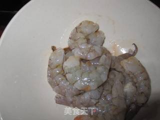 【鲁菜】油炸大虾的做法步骤：2