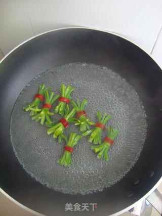 腰果香菇炒芥兰梗的做法步骤:5