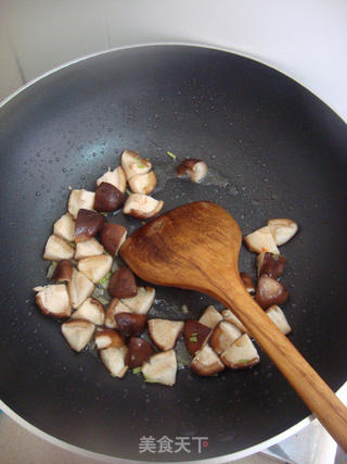 腰果香菇炒芥兰梗的做法步骤:6