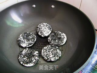 芝麻糯米饼的做法步骤:6