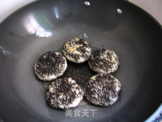 芝麻糯米饼的做法步骤:7