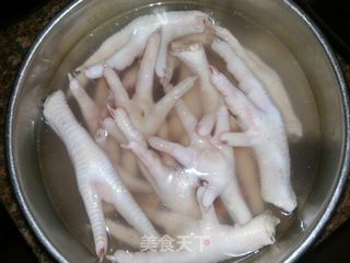 【粤菜】--鸡爪与黄豆的完美搭配的做法步骤:2