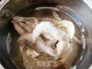 【粤菜】-白灼虾的做法步骤：1