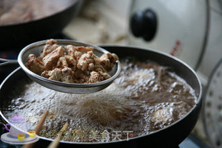 【粤菜】菠萝咕老肉的做法步骤:6
