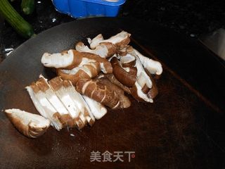 杂菌炒浮皮的做法步骤：2