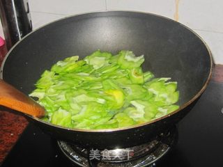 【粤菜】豆豉鲮鱼炒苦瓜的做法步骤:4
