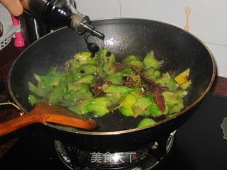 【粤菜】豆豉鲮鱼炒苦瓜的做法步骤:9