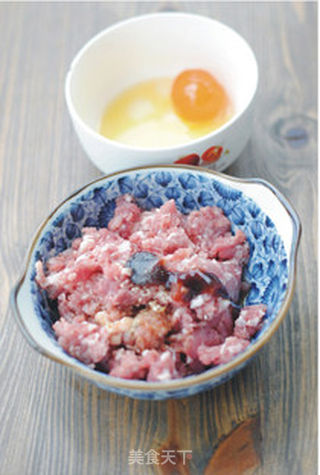 【粤菜】咸蛋黄蒸肉饼——咸鲜的快手菜的做法步骤:2