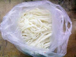 【粤菜】家常炒河粉的做法步骤:2