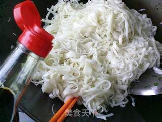 【粤菜】家常炒河粉的做法步骤:11