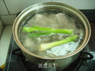 【粤菜】出镜最高的入菜水果【凤梨排骨船】的做法步骤:2