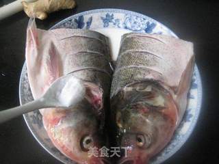 清蒸白鱼头的做法步骤:2