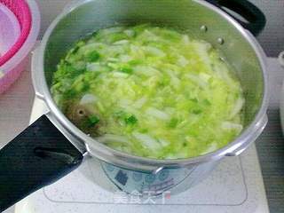 【粤菜】白菜泡鸡汤的做法步骤：6
