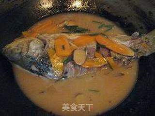 胡萝卜焖鲫鱼的做法步骤：6