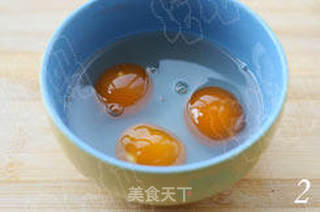 最意想不到的组合 咸蛋炒臭干(消耗咸蛋)的做法步骤:2