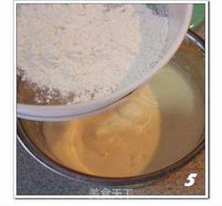 不用淡奶油的慕斯蛋糕--------黄桃酸奶蛋糕的做法步骤:5