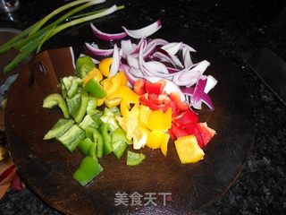 啫啫滑鸡煲的做法步骤：2