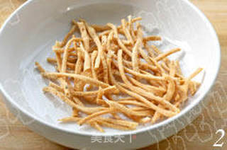 最时令的江城名菜 皮蛋拌馓子的做法步骤：2