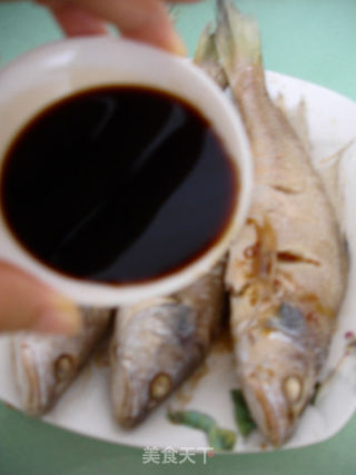 【粤菜】--广式清蒸黄鱼的做法步骤:6