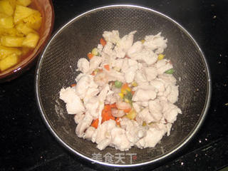 【粤菜】菠萝鸡炒饭的做法步骤:6