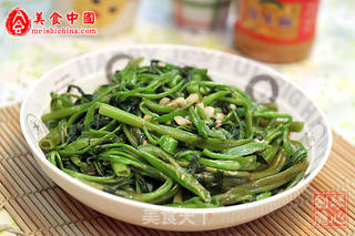 【粤菜】椒丝腐乳炒通菜的做法步骤:5