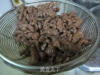 南昌特色茭白小炒牛肉的做法步骤:7