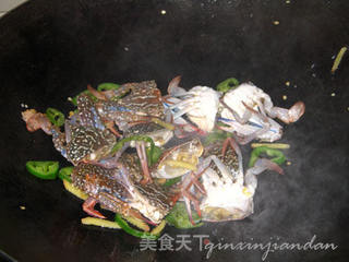 【粤菜】姜葱焗花蟹的做法步骤:4