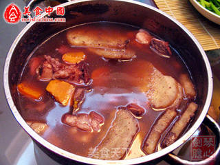 【粤菜】粉葛赤小豆猪骨汤的做法步骤:3
