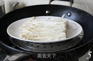 最简单快手的夏季开胃小菜 剁椒蒸金针菇的做法步骤:5