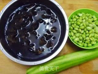 【闽菜】丝瓜毛豆炒木耳的做法步骤：2