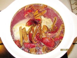 【闽菜】红菇土鸡汤的做法步骤:5