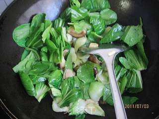 清炒香菇油菜的做法步骤:4