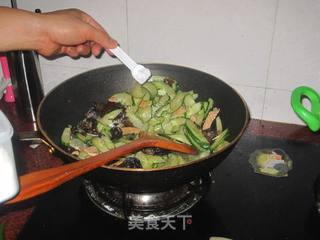 黄瓜木耳炒瘦肉的做法步骤:7