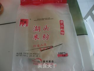 【闽菜】：炒湖头米粉（泉州地方特色菜）的做法步骤：1