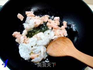 一款经典厦门炒饭“虾球鸡粒炒饭”的做法步骤：4