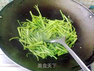 蒜蓉通菜梗的做法步骤：4