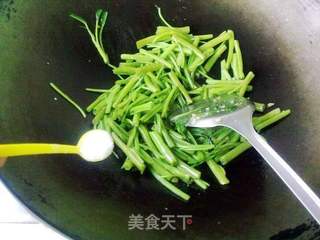 蒜蓉通菜梗的做法步骤：5